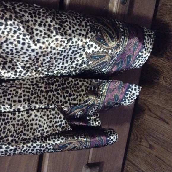 Intimate Essentials paisley leopard print robe size medium - Picture 3 of 6